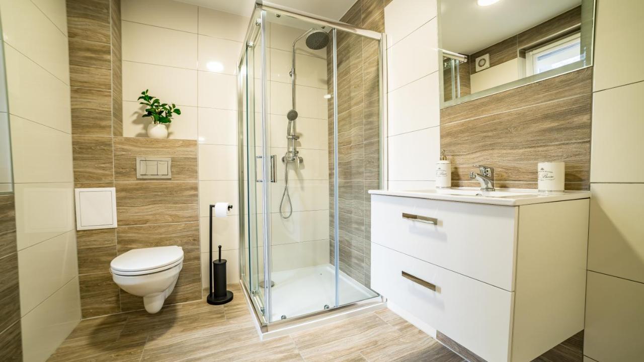 Apartamenty Silvana โควารี ภายนอก รูปภาพ